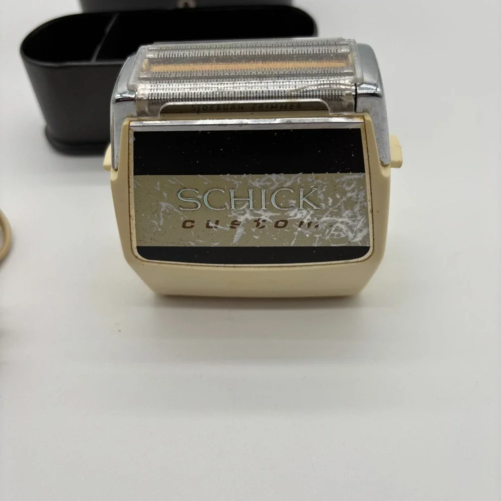 Vintage Schick Custom Electric Shaver Comfort Control with‎ Case Cord
